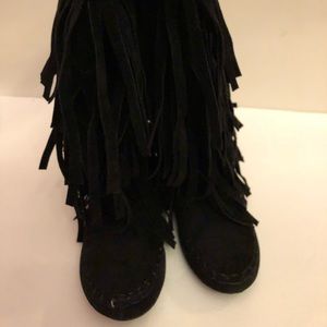 Fringe boots